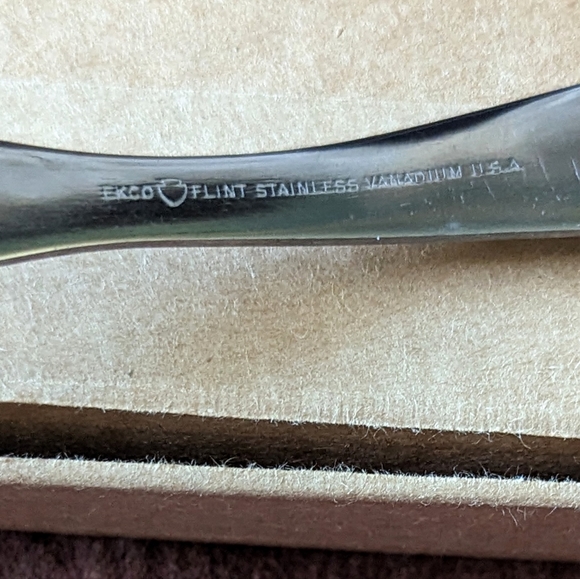 Ekco Flint Stainless Vanadium Fork & Knife With Wood Handles in Original Box - Picture 8 of 8